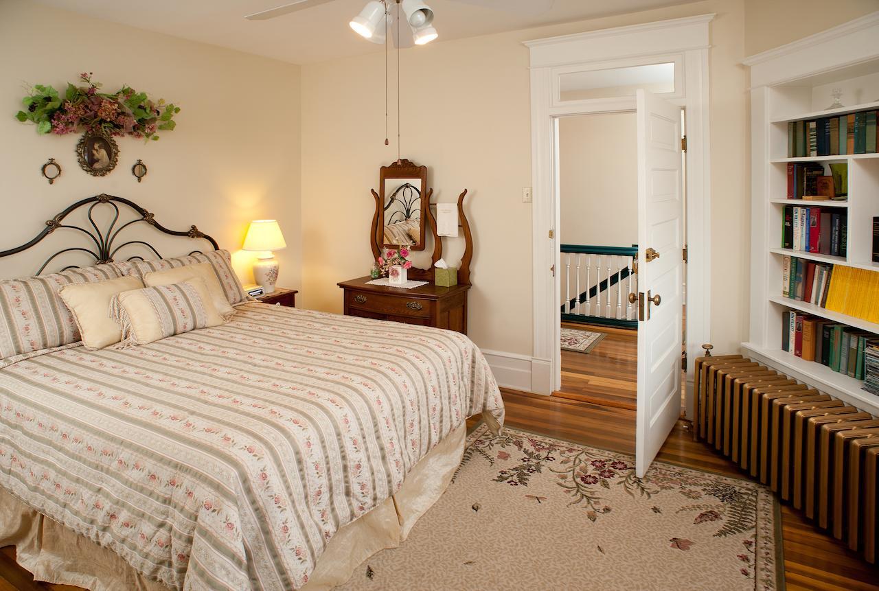 The Historic Morris Harvey House Bed & Breakfast Fayetteville Room photo