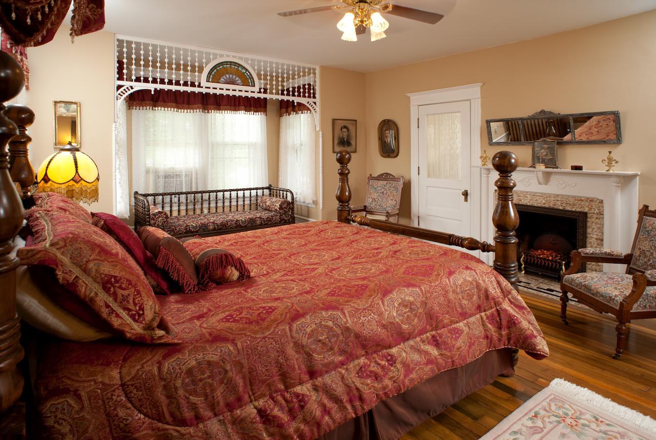 The Historic Morris Harvey House Bed & Breakfast Fayetteville Room photo