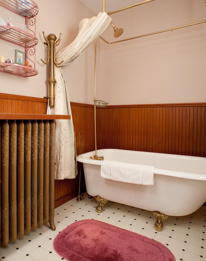 The Historic Morris Harvey House Bed & Breakfast Fayetteville Room photo
